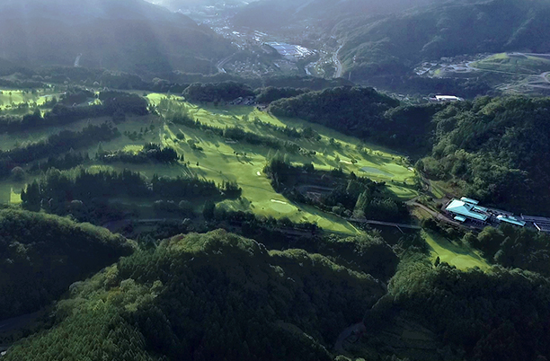 神奈川県のゴルフ場　オリムピックナショナルゴルフクラブ サカワコースのコース遠景からの写真
