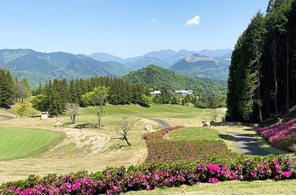 神奈川県のゴルフ場　オリムピックナショナルゴルフクラブ サカワコースのコースつつじの写真