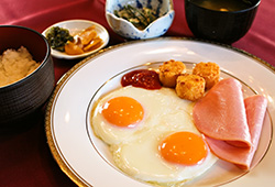 朝食